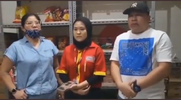 Video Viral Pegawai Alfamart Minta Maaf dan Kronologi Ibu Pencuri Coklat